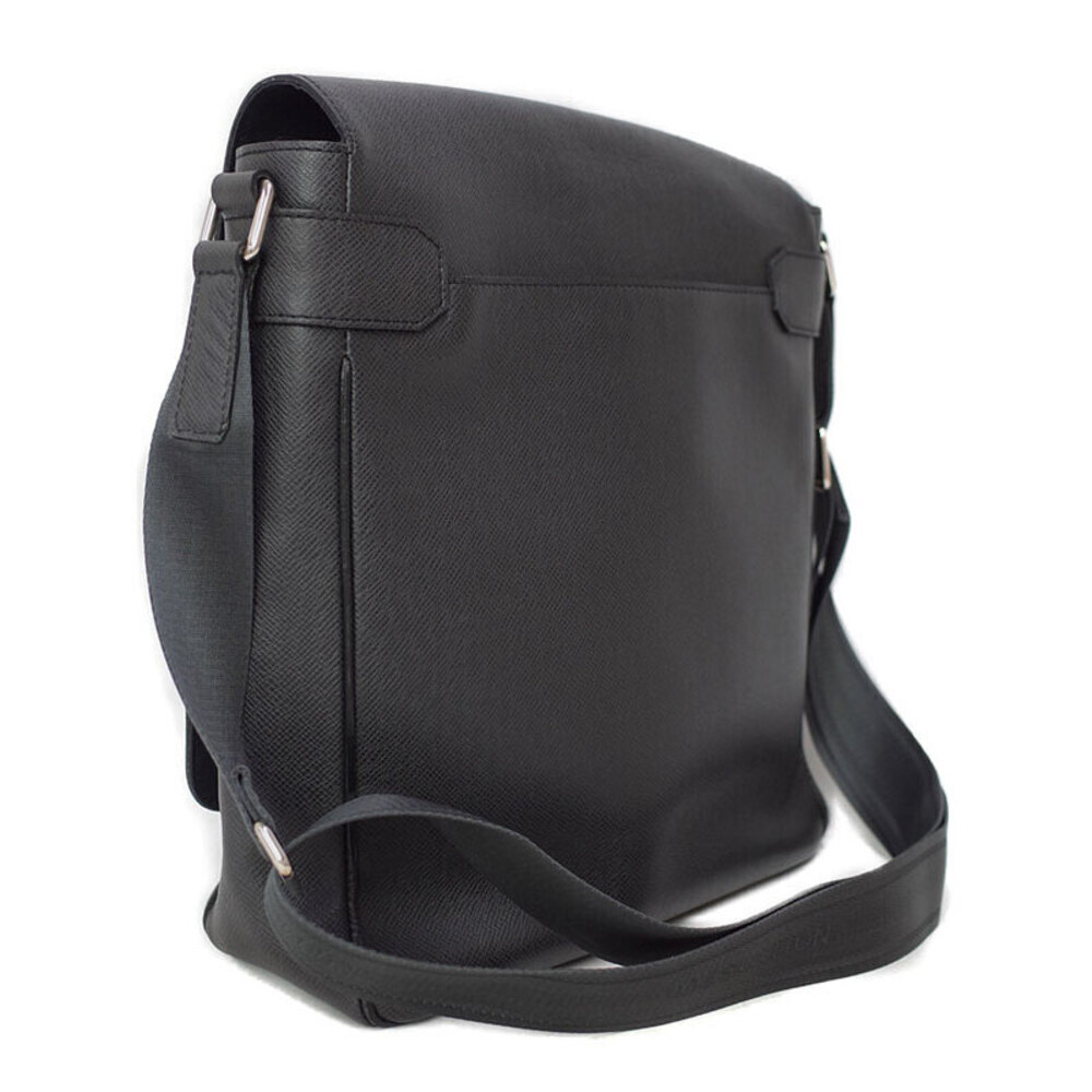 Louis Vuitton Taiga Milo Shoulder Bag